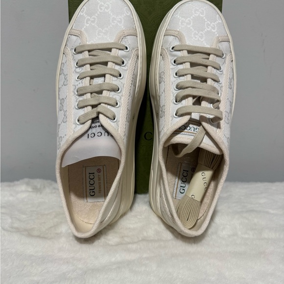 Gucci Women's Cream and White Sneakers - Picture 5 of 7